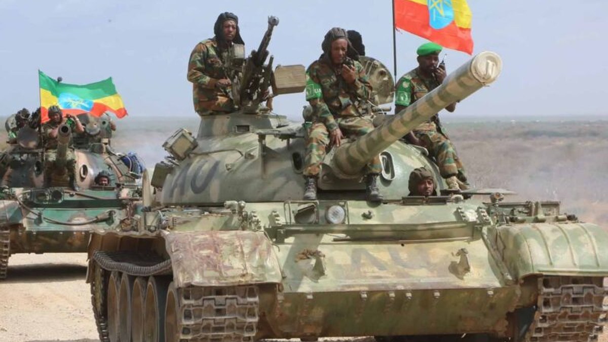 Madaxweyne Xasan Sheekh oo Madaxtooyada ku guddoomay warqadaha aqoonsiga safiirrada cusub ee Turkiga iyo Midowga Yurub