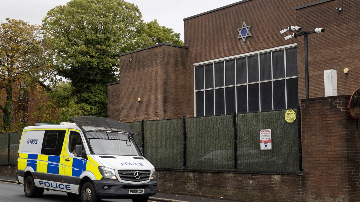 Lab Soomaali ah oo la xiray kadib in la sheegay inay diyaarinayeen dagaal argagixiso oo ka dhacay Manchester