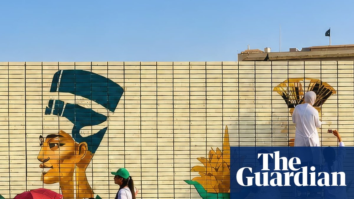 Muraal ku saabsan Tootankhamun iyo Nefertiti oo la dhacay ka hor booqashada madaxweynaha Shiinaha
