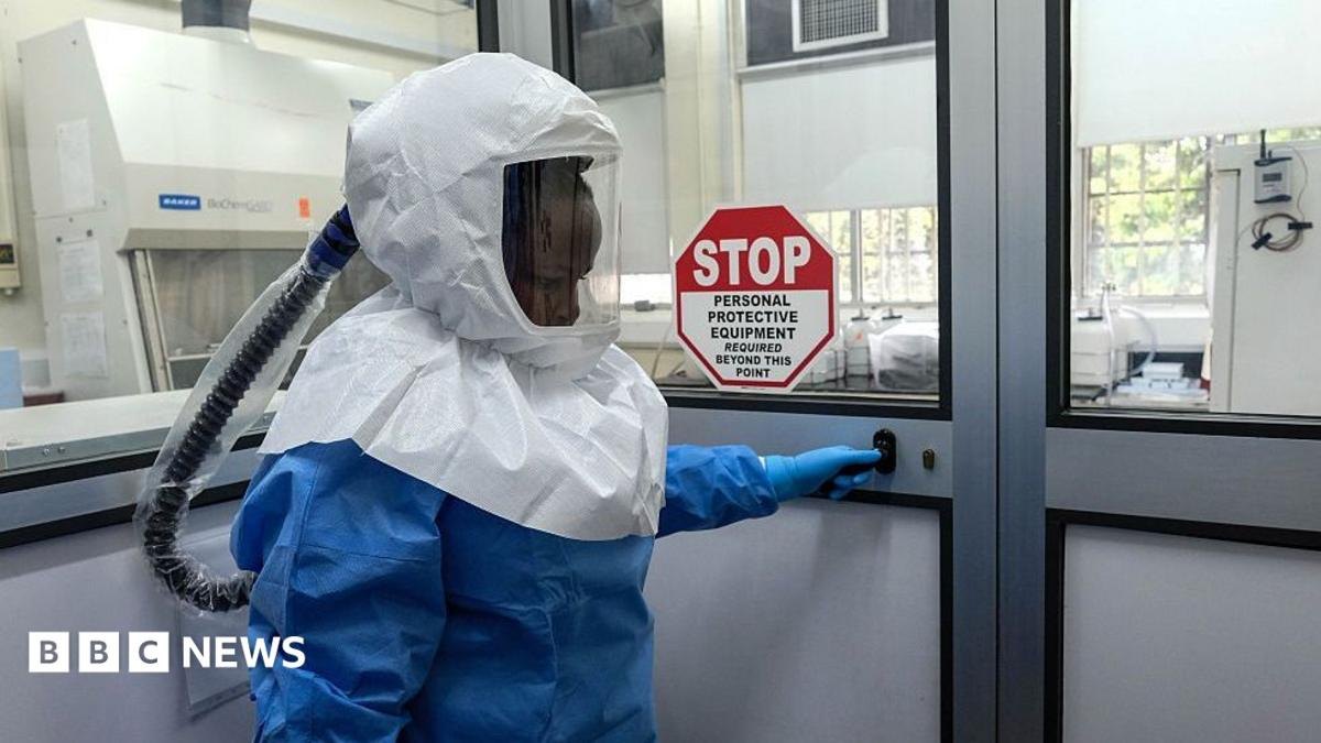 Baaritaan ku socda in bukaannada Ebola ee Nigeria iyo Kenya ay isku soo maray garoonka diyaaradaha Uganda