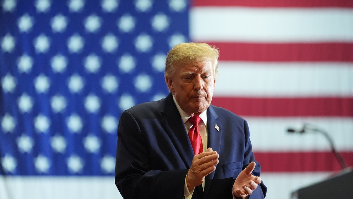 Madaxweyne Trump iyo Wakiilka Madaxweynaha Vance wuxuu ku baxay dhulka midabka qoto dheer ee xulka Midowga Mareykanka