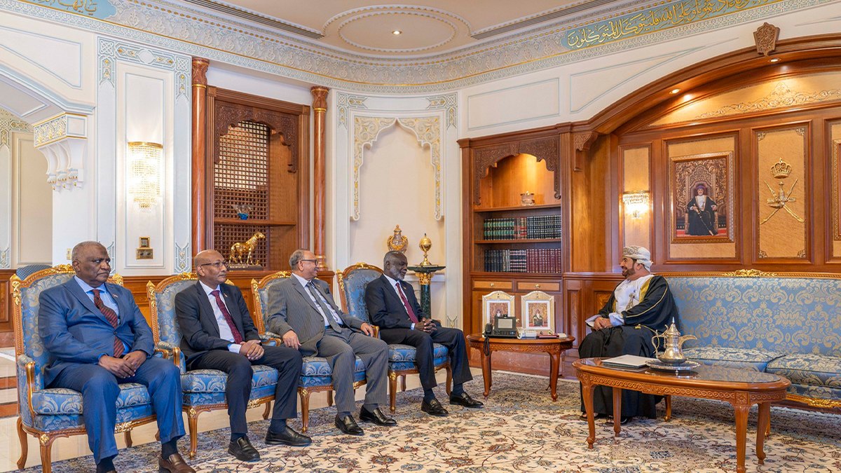 Suldaan Haitham bin Tarik oo qaabilay fariin qoraal ah oo ka timid Guddoomiyaha Golaha Qaran ee Suudaan