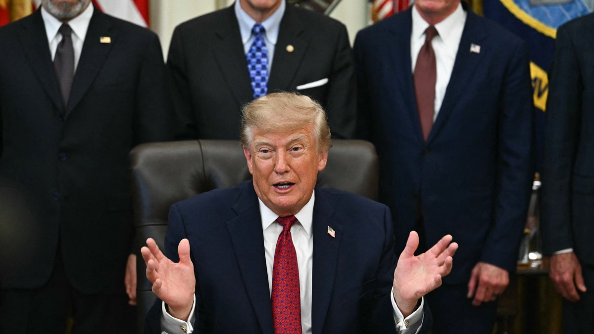 Madaxweyne Trump: Maraykanka wuxuu ka dooran karaa inuu la hadlo Iran ama uu dagaal ku qaado
