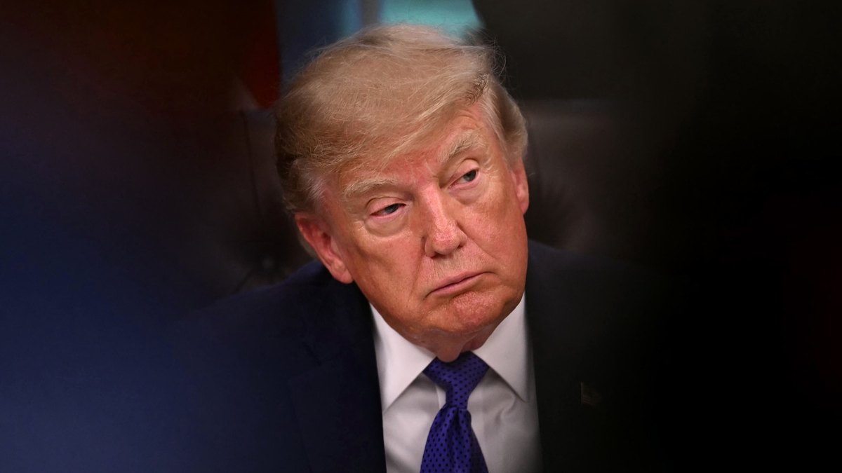 Madaxweyne Trump wuxuu sheegay inuu ka fiirsanayo inuu xaqiijin karo xubnaha maamulkiisa