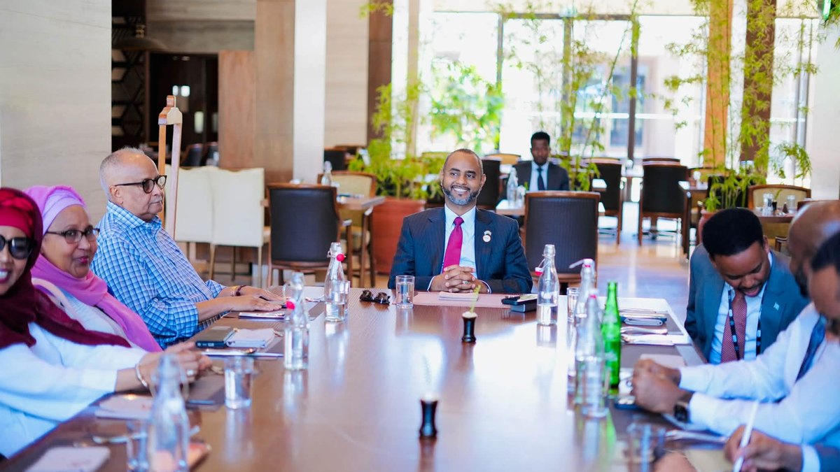 Ra'iisul Wasaaraha Baarlamaanka Federaalka Soomaaliya iyo Xildhibaannada EALA ayaa Arusha kulan ku yeeshay