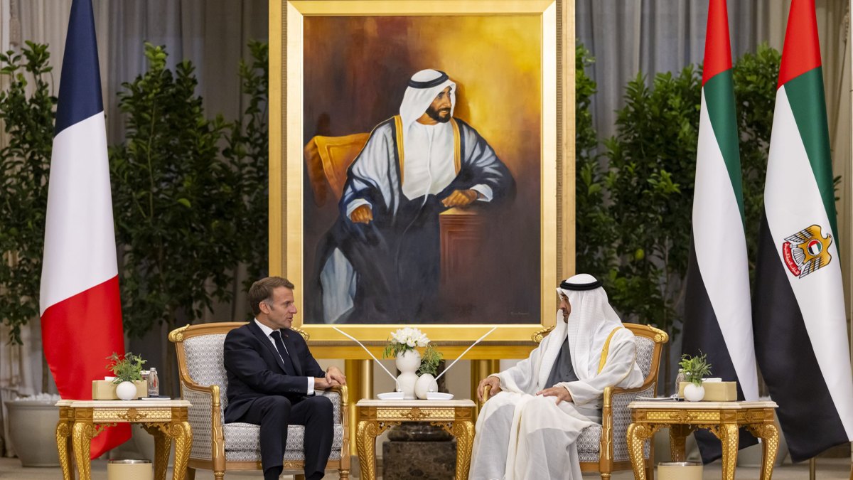 Madaxweynaha Imaaraadka iyo Macron oo ka wada hadlay arrimo gobol iyo caalami ah