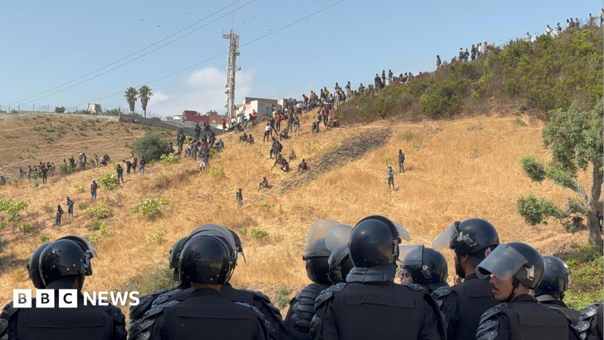 Maamulka Morocco oo qabtay in ka badan 100 qaxooti oo isku dayay in ay galaan Ceuta