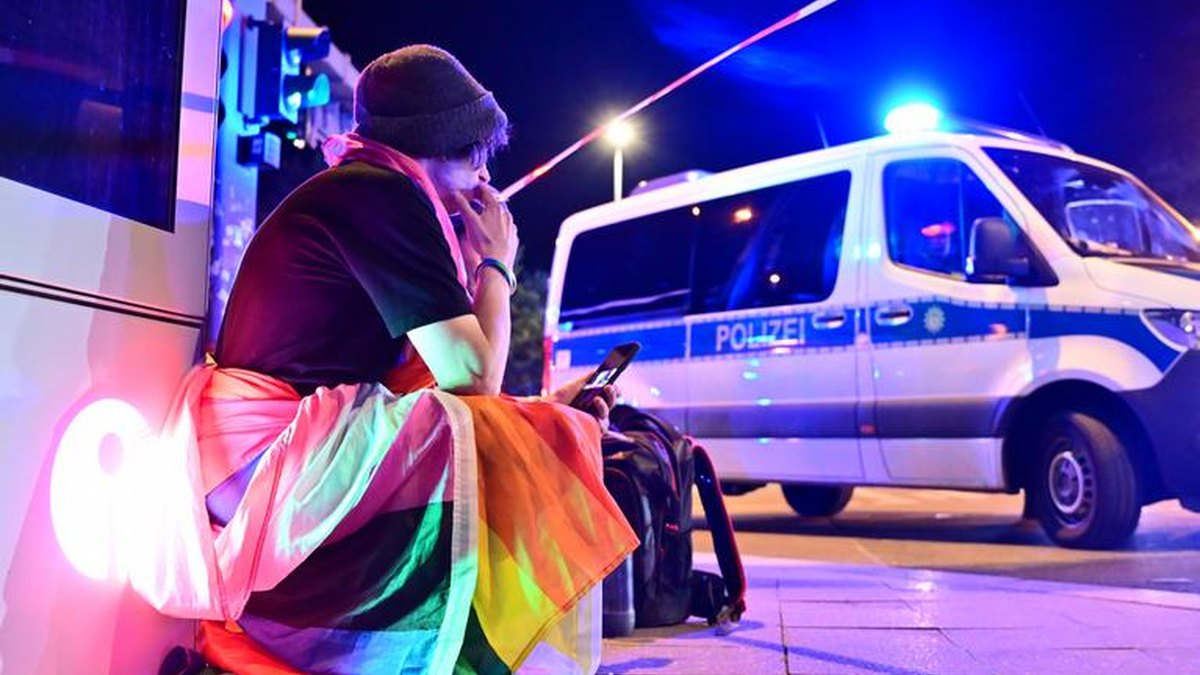 Berlin: 1 qof oo dhintay iyo 16 kaloo dhaawacmay ka dib markii gaari uu dad ku dhacay xaflad CSD Pride