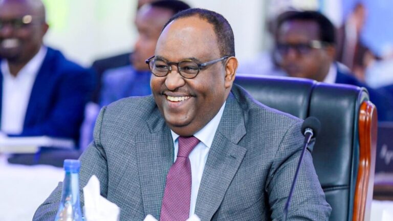 Deni oo ku baaqay wadahadal xilli uu khilaaf kala dhaxeeyo federaalka