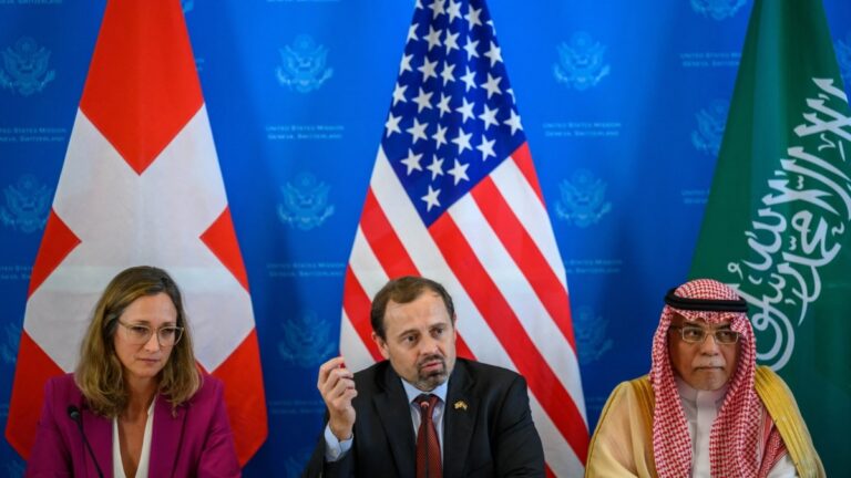 Maxaa kasoo baxay wadahadallada nabadda Sudan ee Geneva ?