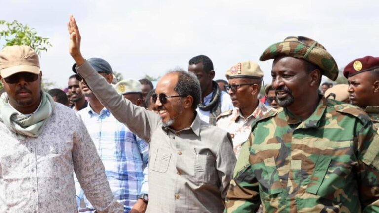 Madaxweyne Xassan oo mamnuucay hubka lagu dhex haysto magaalooyinka