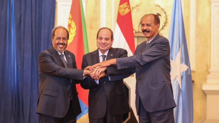 Muxuu soo kordhin karaa isbaheysiga Soomaaliya, Eritrea iyo Masar?