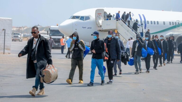 Dhallinyaro Soomaali ah oo dib looga soo celiyey Libya