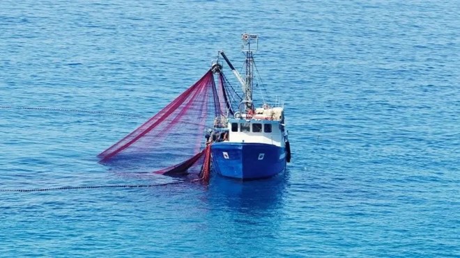 China says a fishing vessel hijacked off Somalia with 18 crew aboard has been freed
