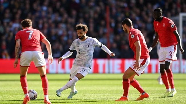 Liverpool maintains lead in Premier after draw as Potter works West Ham magic