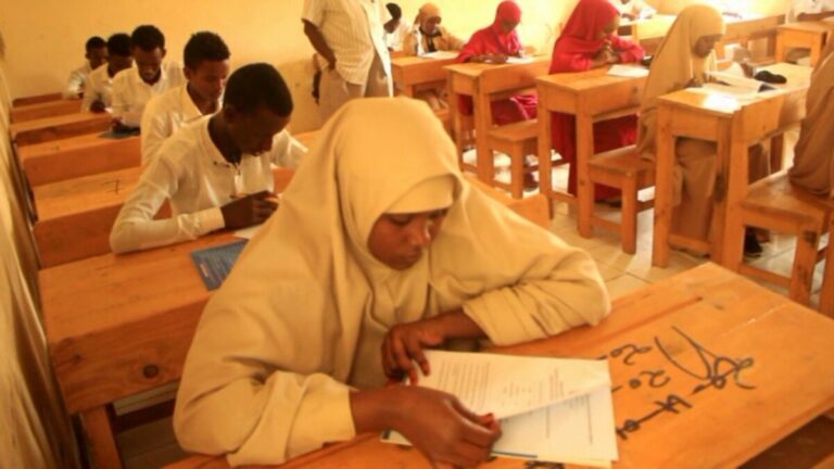 Afar kun oo arday oo u fariistay imtixaanka dugsiyada dhexe ee Jubbaland
