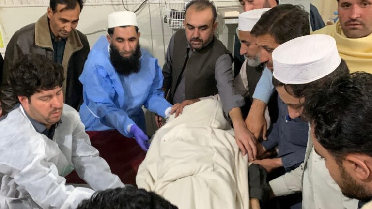 8 askari oo lagu dilay Pakistan