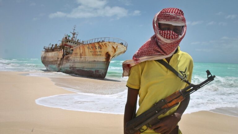 Burcad badeed Soomaali ah oo haysata markab oo dalbaday $10 milyan