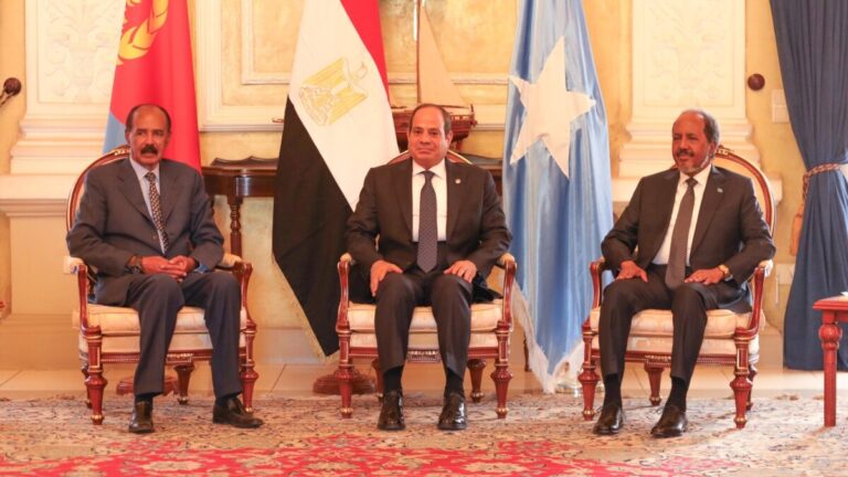 Afwerki, Siisi iyo Xasan Sheekh oo ku kulansan Asmara