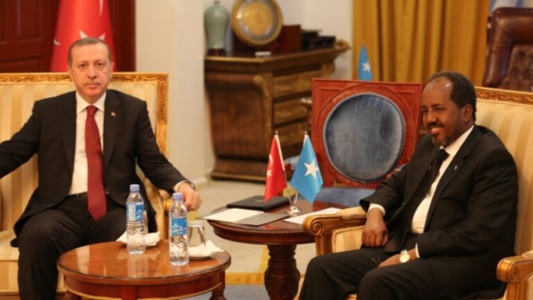 Madaxweynayaasha Soomaaliya iyo Turkiga oo xalay khadka telefoonka ku wada hadlay
