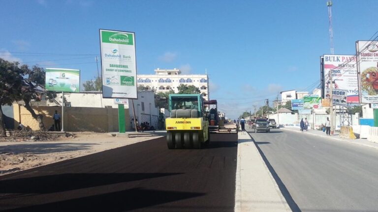 Borama oo laga billaabay dhisidda waddo muhiim ah
