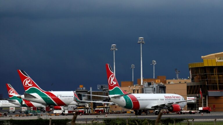 Kenya Airways oo hakinaysa duulimaadyada Muqdisho