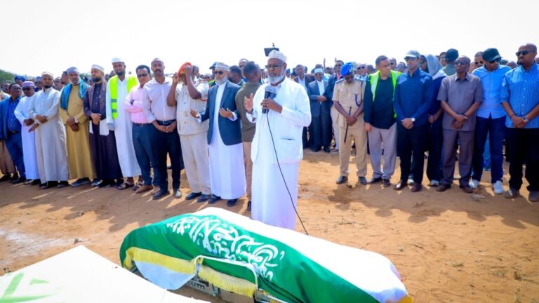 Axmed Siilaanyo oo maanta lagu aasay Hargeysa