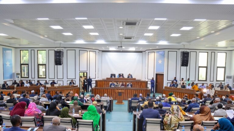 Goorma ayuu furmaaa kalfadhiga baarlamanka Soomaaliya?