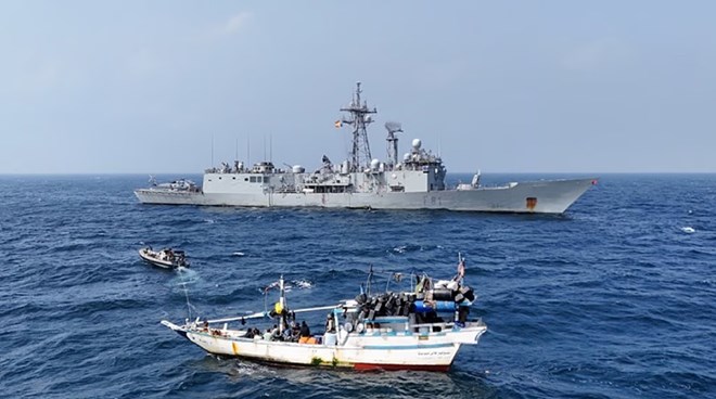 Somali pirates hijack Yemeni fishing boat, freed by EU naval task force