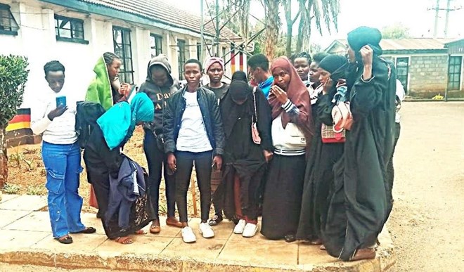 Police hold 20 women in suspected human trafficking syndicate