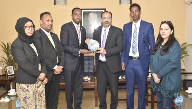 Somali envoy visits UET, meets VC, students