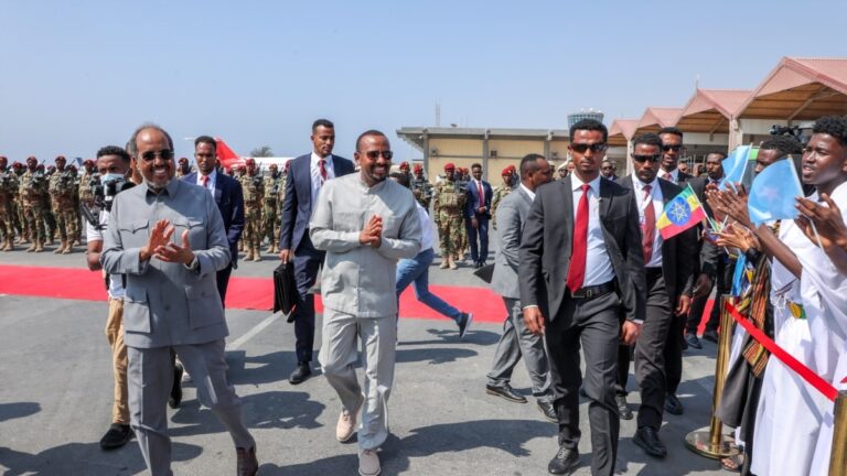 Abiy Ahmed iyo Xasan Sheekh oo wada-hadallo ku yeeshay Muqdisho