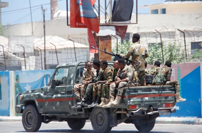 Al-Shabab gunmen lay siege to Somali hotel