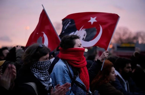 Second night of protests in Turkiye after Istanbul mayor detained