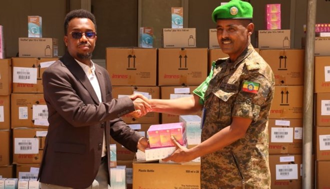 ENDF troops donate medical supplies to Bay Regional Hospital in South West State of Somalia