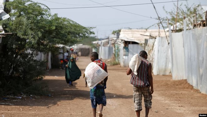 Refugees injured in clashes with Kenyan police during food ration protests