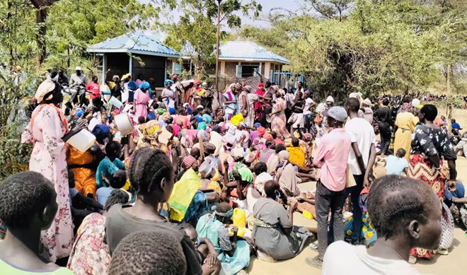 Refugees in Kenya’s Kakuma camp clash with police after food supplies cut