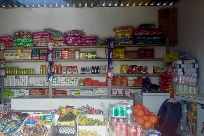 South African police officers arrested for robbing Somali-owned business