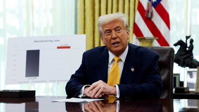 Trump threatens new tariffs on Canada, including 250% tax on dairy