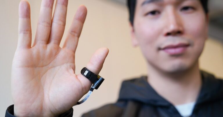 Low-cost smart ring shows the future of sign language input on phones