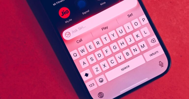 Apple’s big AI overhaul for Siri might take until 2027 to arrive