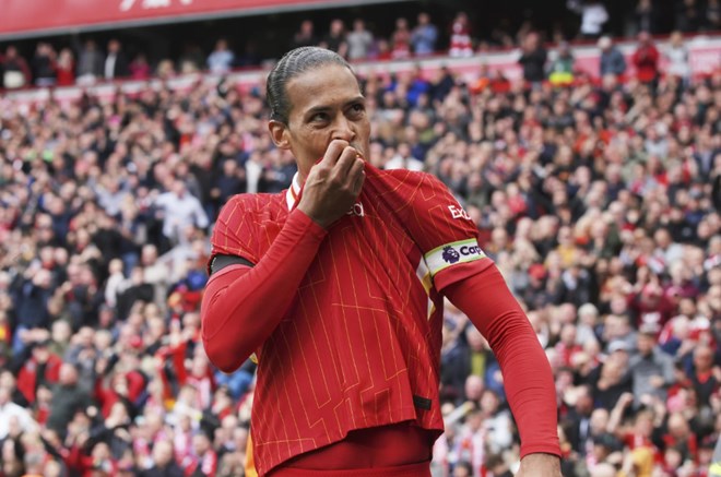 Late Van Dijk goal sees Liverpool move to within six points of the Premier League title