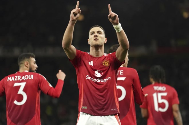 Man United seals spectacular comeback to beat Lyon 5-4 and advance to Europa League semifinals