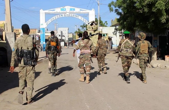 US-Somali airstrike as battle rages for key town