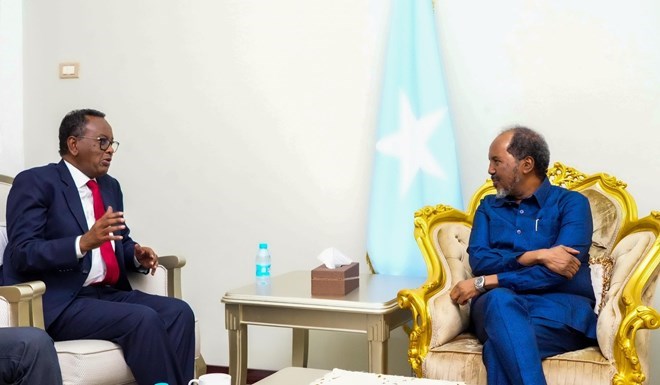 President Mohamud meets former Prime Minister Abdi Farah Shirdoon