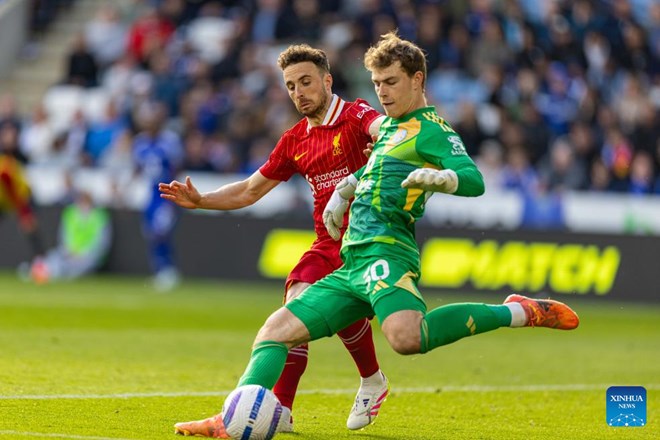 Title has to wait as Liverpool, Arsenal both win in Premier League