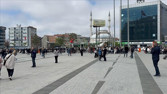Earthquake of magnitude 6.2 shakes Istanbul, 151 injured in panic-driven incidents