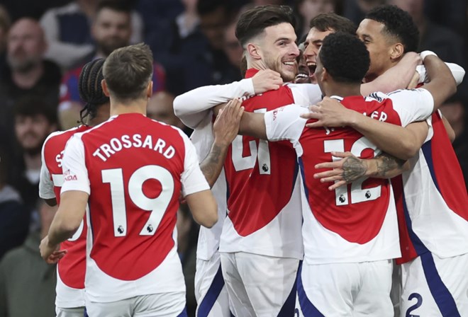 Liverpool must wait to clinch Premier League title after Arsenal draws with Palace