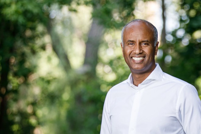 Ahmed Hussen re-elected in Toronto, remains only Somali MP in Canadian Parliament