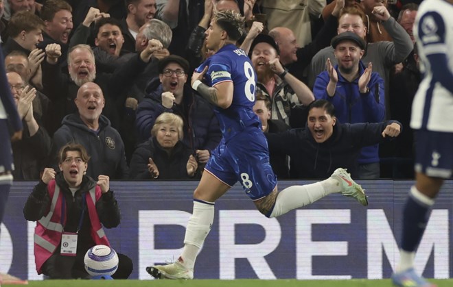 Enzo Fernandez grabs winner as Chelsea beats Tottenham to climb to 4th in Premier League